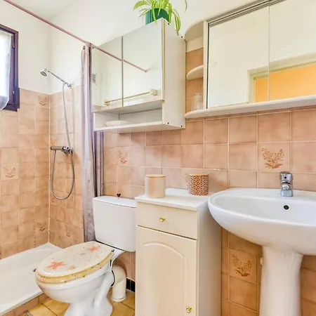 Apartment Valras-loc T2 Spacieux Et Calme Au Coeur De *