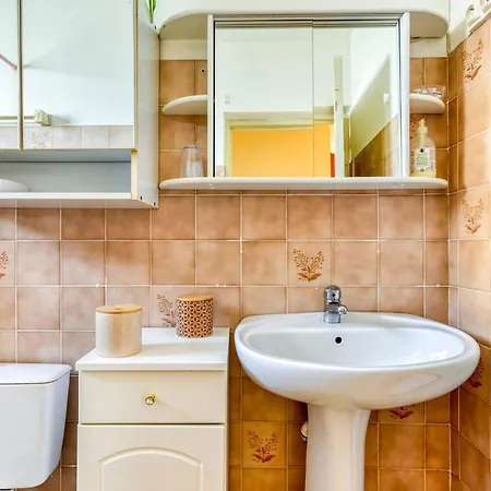 Apartment Valras-loc T2 Spacieux Et Calme Au Coeur De *