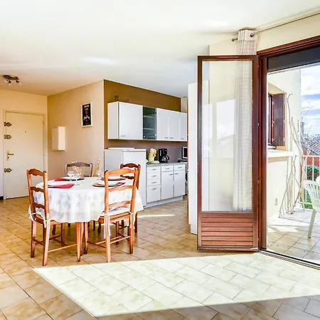 Apartment Valras-loc T2 Spacieux Et Calme Au Coeur De
